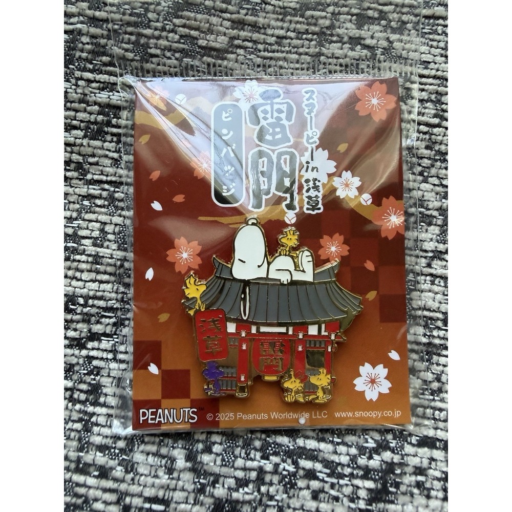 Japan Exclusive Snoopy Asakusa Kaminarimon Enamel Pin Woodstock Peanuts 1.5"